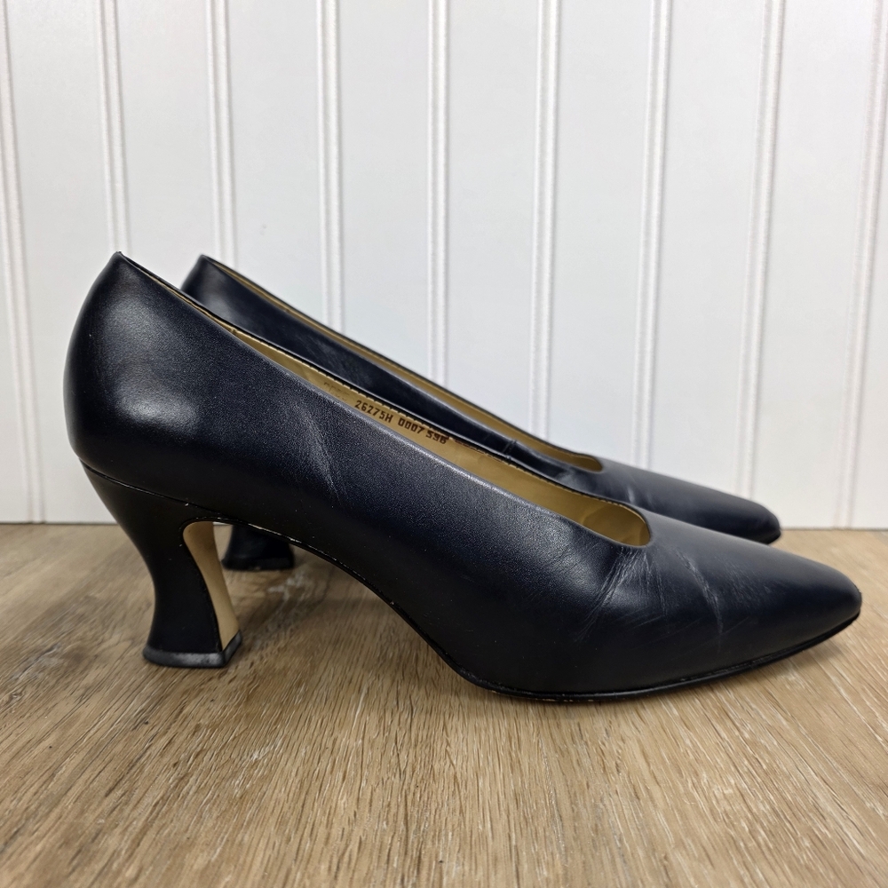 Vintage TM Thom McAn Women's Dark Blue Heels